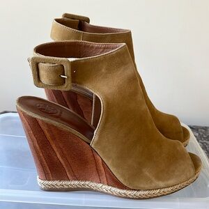 Tory Burch Tan Suede Open Peep Toe Wood Wedge Size 9